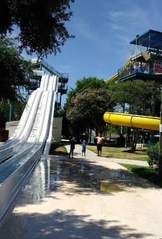 Splashtown San Antonio - Go Wandering