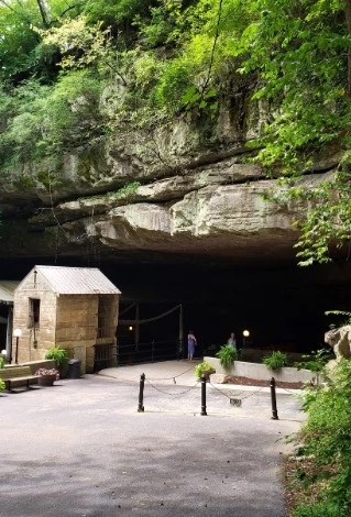 Lost River Cave - Go Wandering